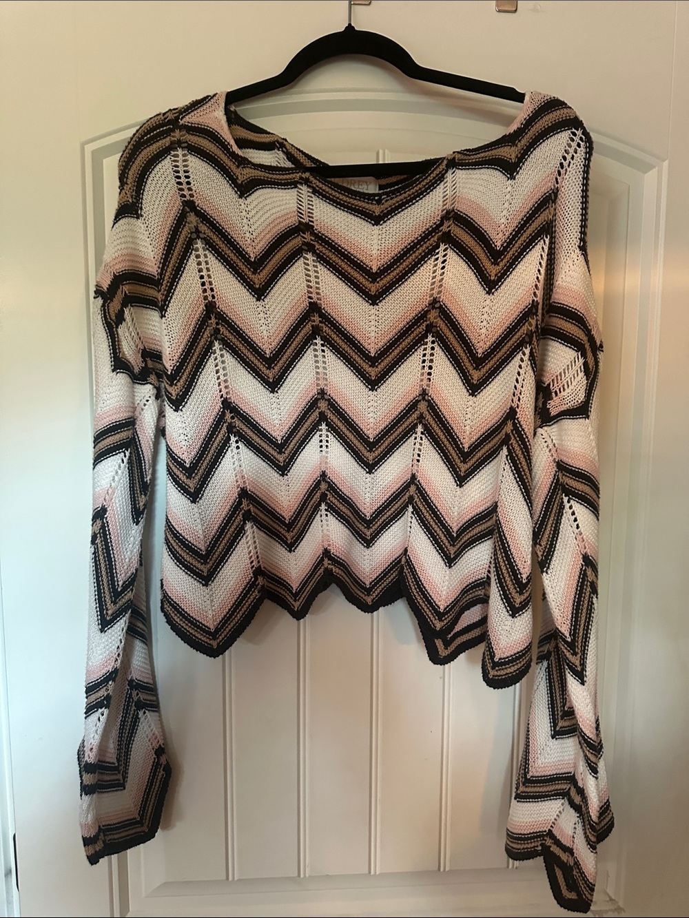 Francesca's Collections Pink White Black Wide Sleeve Knit Top